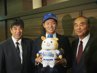 蝦名達夫選手が横浜denaベイスターズと仮契約を結びました 青森大学
