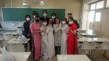 東京都立紅葉川高等学校との国際交流授業が行われました