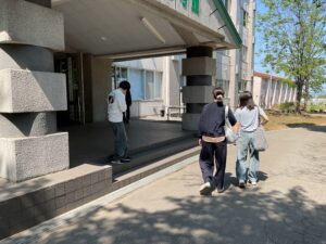 受付は5号館